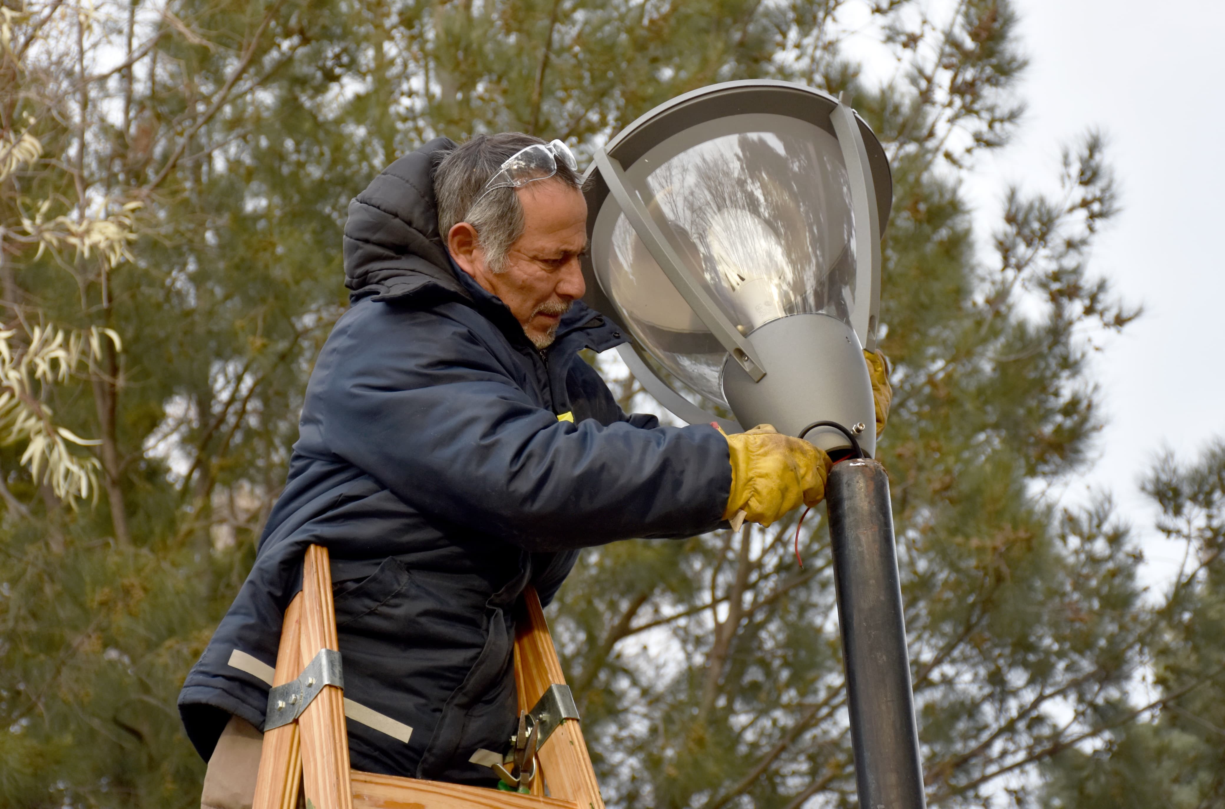 Recambio de luminaria en plaza Centenario mejora la seguridad y disminuye el consumo de energía