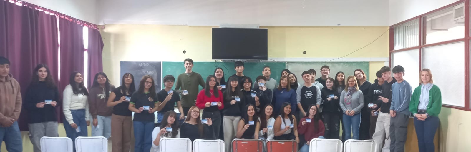 El Municipio entregó carnets de manipulación de alimentos a estudiantes de la Escuela 751