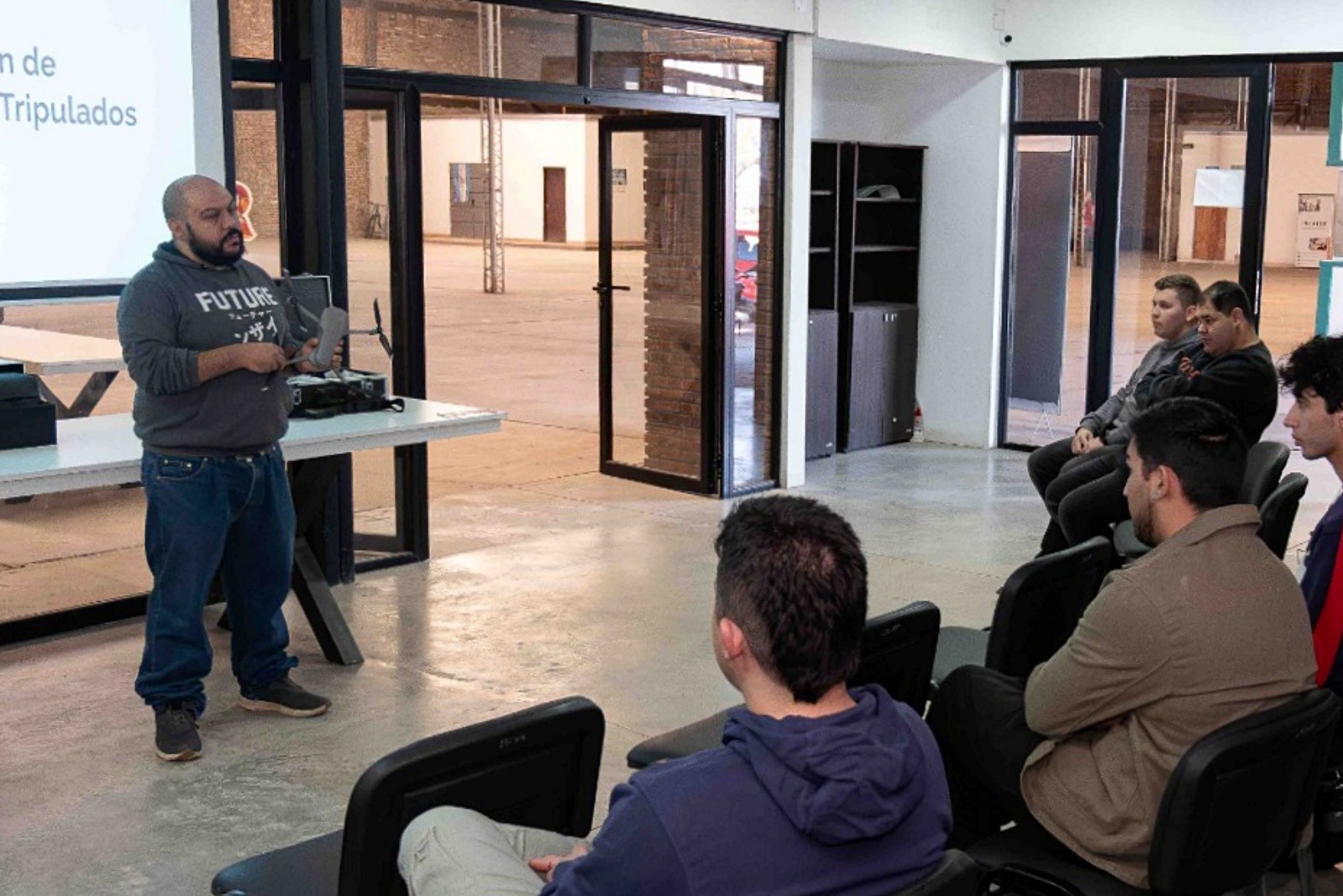 Comenzó el curso: pilotaje de drones