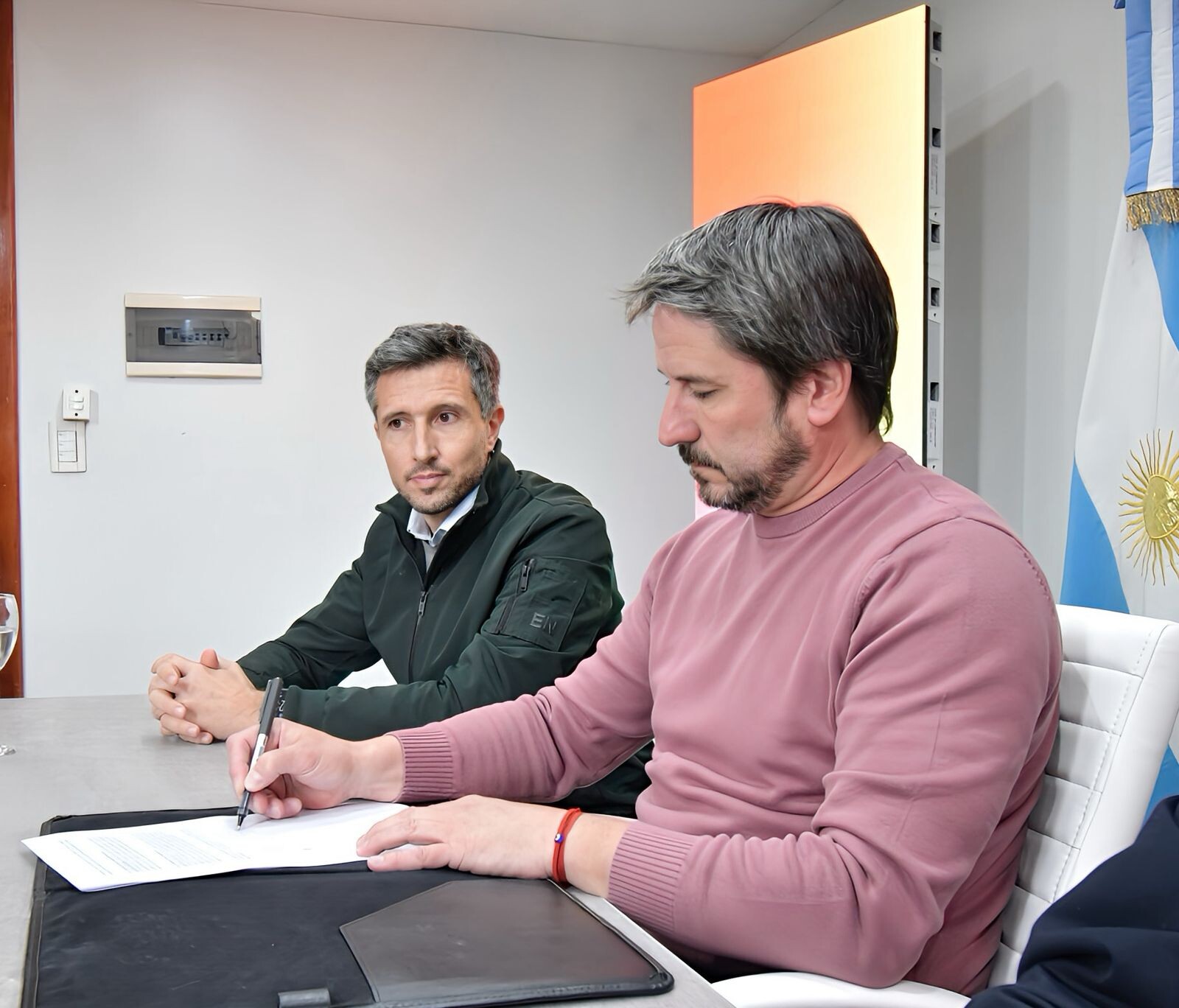 Merino firmó la concesión de residuos: “Trelew logra previsibilidad y orden, tras dos décadas”, afirmó