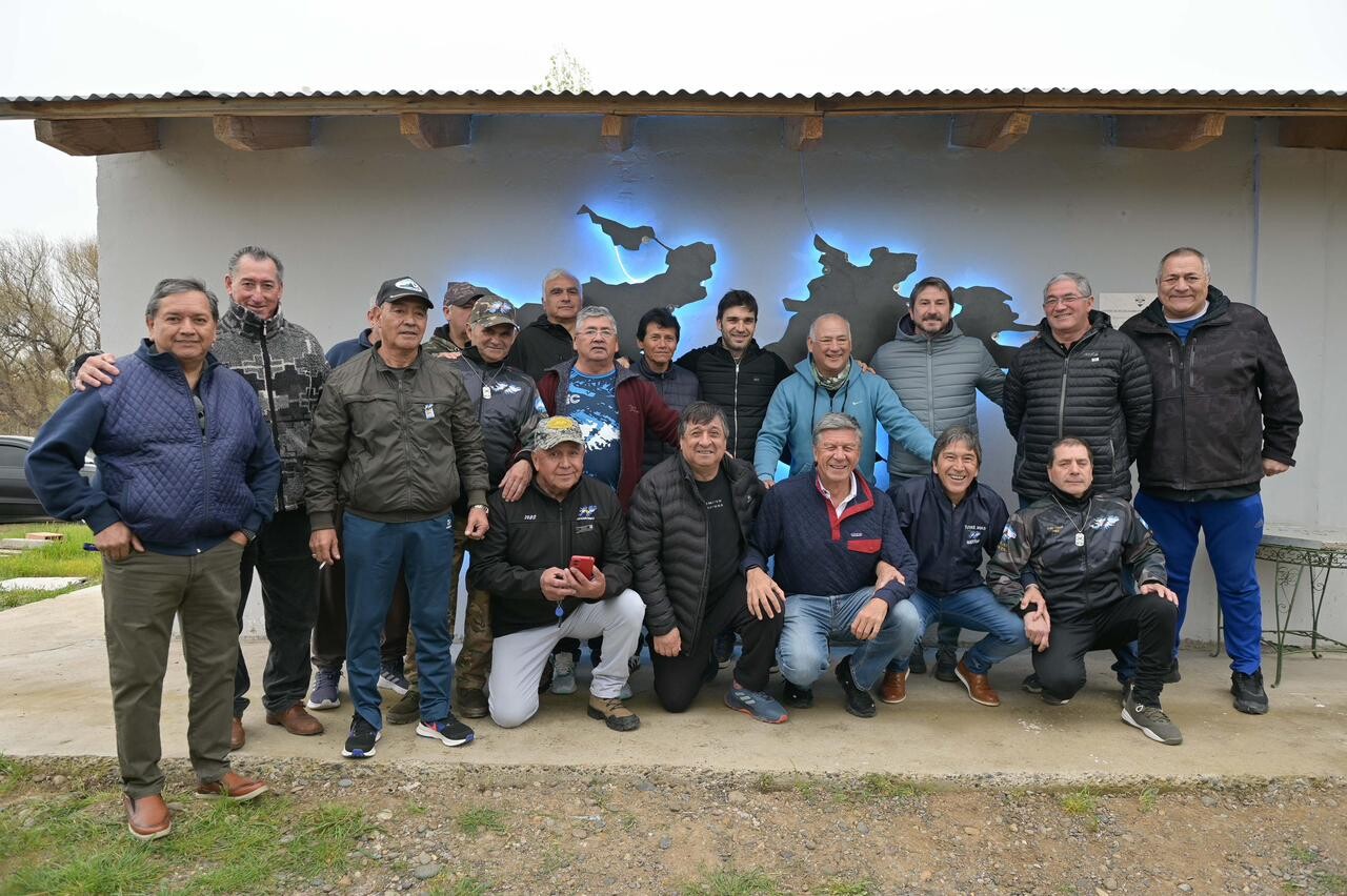 WhatsApp Image 2025-09-20 at 6.58.57 PM.jpeg Torres se reunió con Veteranos de Malvinas en Trelew y anunció una ley para crear un circuito histórico y cultural sobre el conflicto bélico