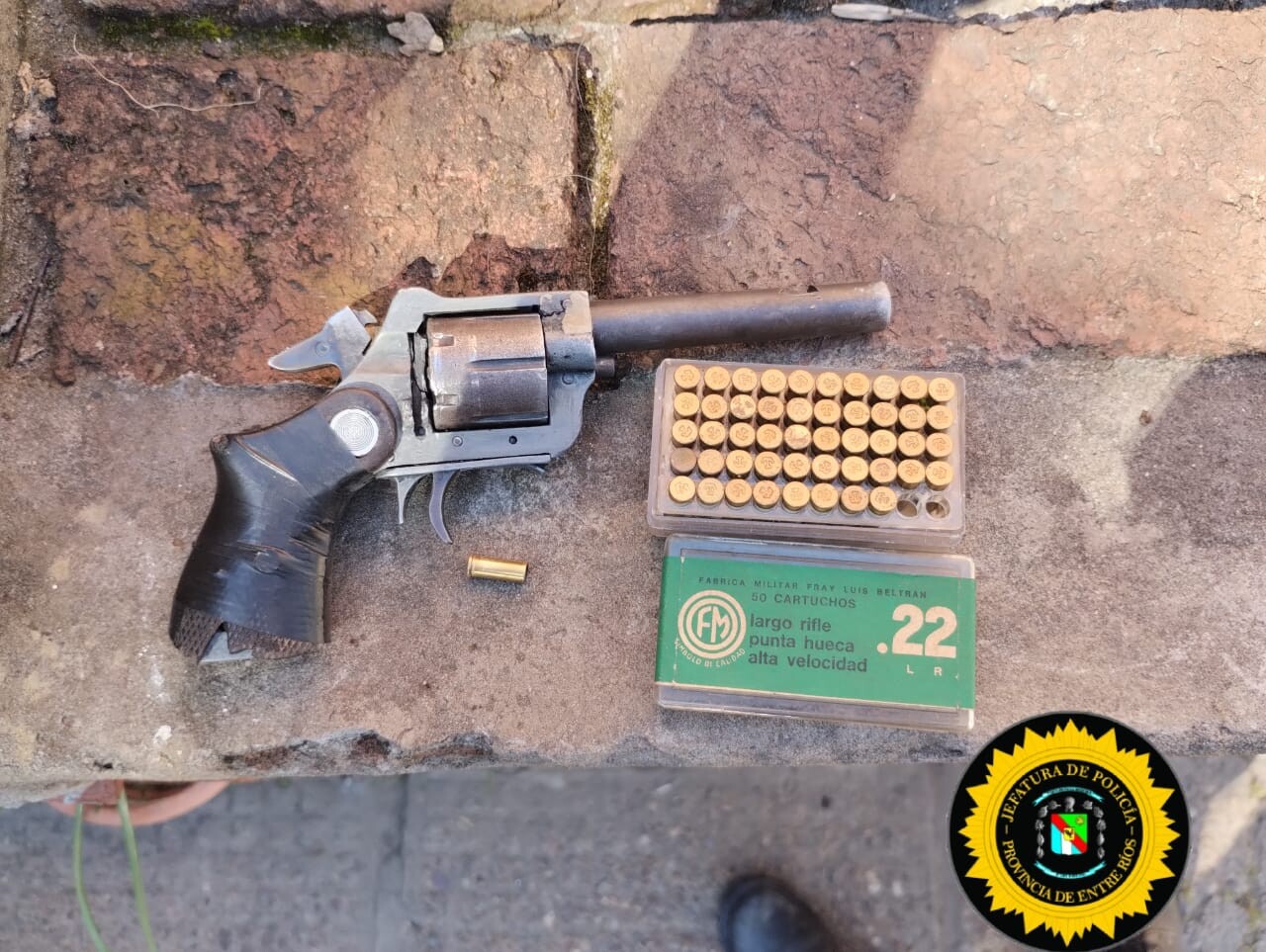 Incautan arma de fuego ,sospechoso se da a la fuga tras ingresar a una vivienda