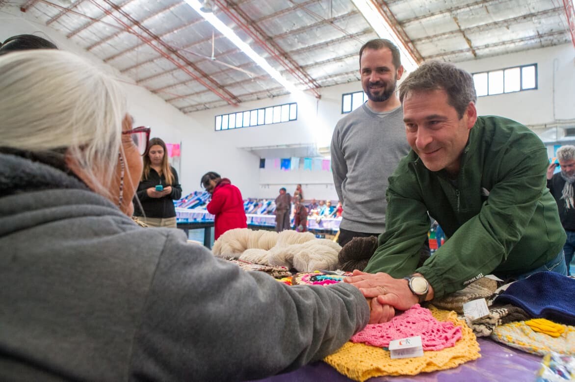 Luque en Gualjaina: “Tenemos que impulsar una agenda binacional para potenciar nuestras economías regionales”