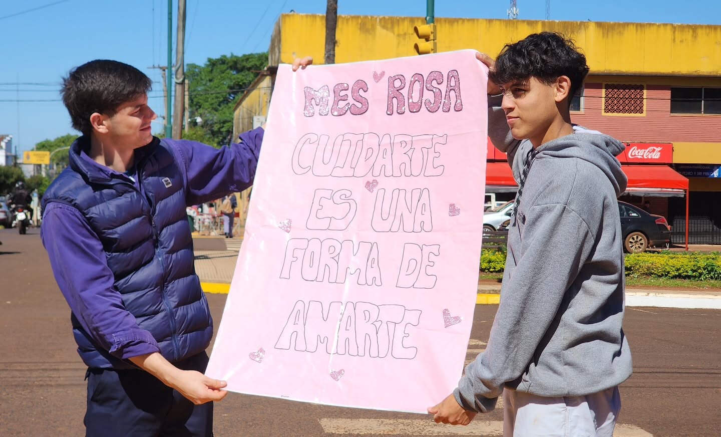 Juventud comprometida con la prevención del cáncer de mama