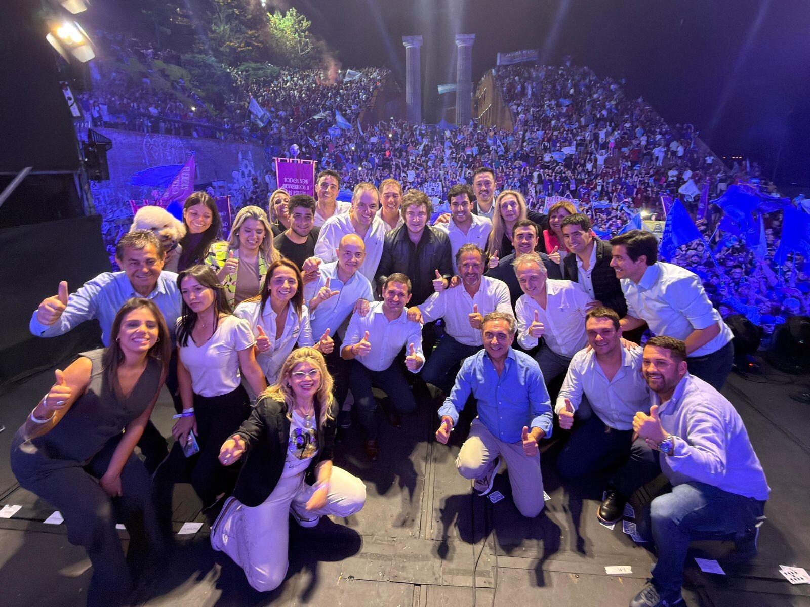 WhatsApp Image 2025-10-23 at 9.49.49 PM.jpeg Maira Frías, candidata de La Libertad Avanza en Chubut, participó del cierre de campaña nacional junto al presidente Javier Milei en Rosario