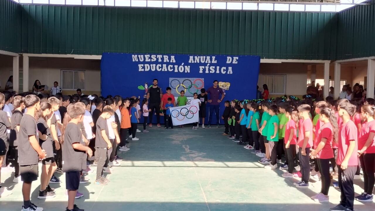 Colorida muestra Anual de Educación Física en la Escuela N°775 «Latinoamericana» de Real Sayana.