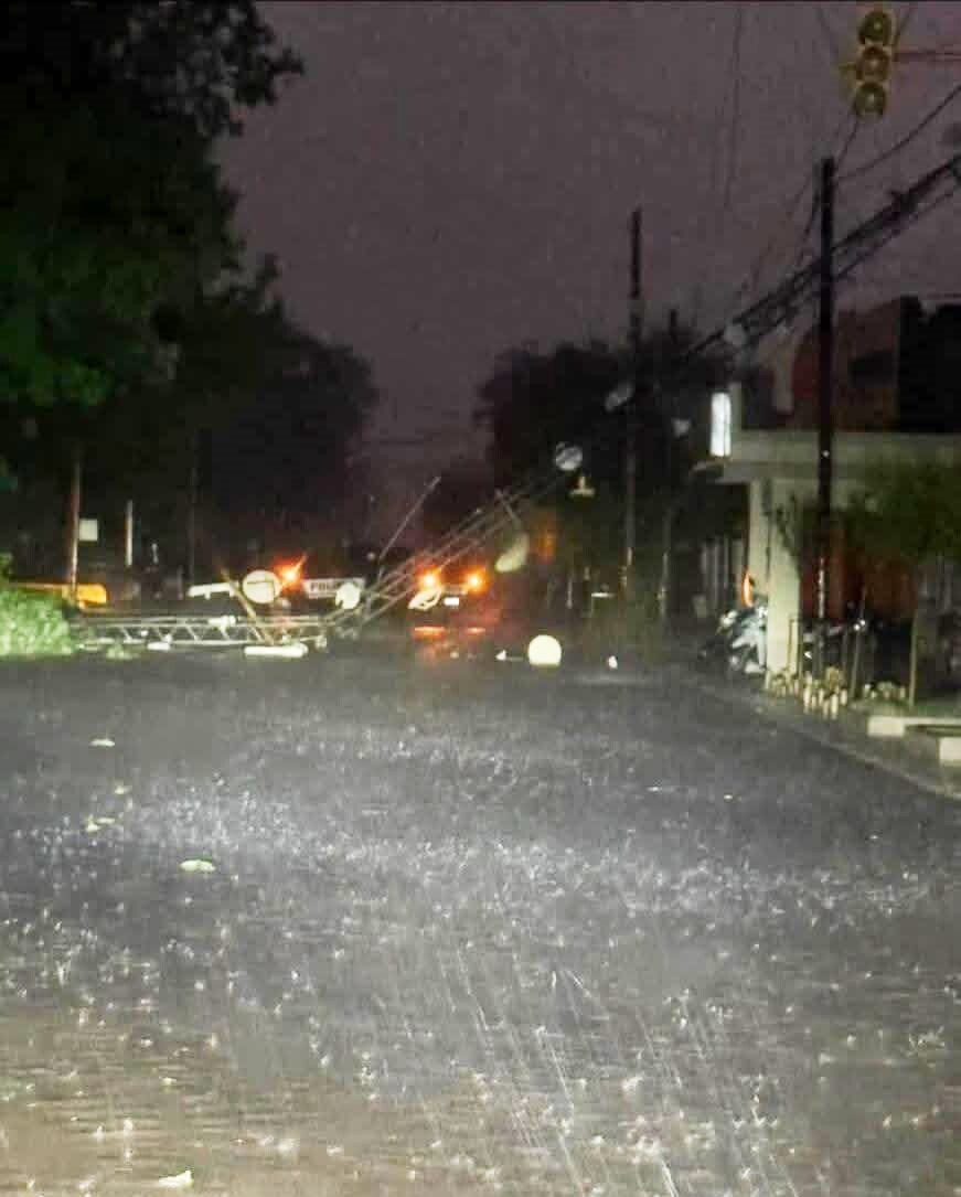 WhatsApp Image 2025-10-25 at 04.09.12 (1).jpeg Fuerte temporal, provocó serios daños en QUIMILI