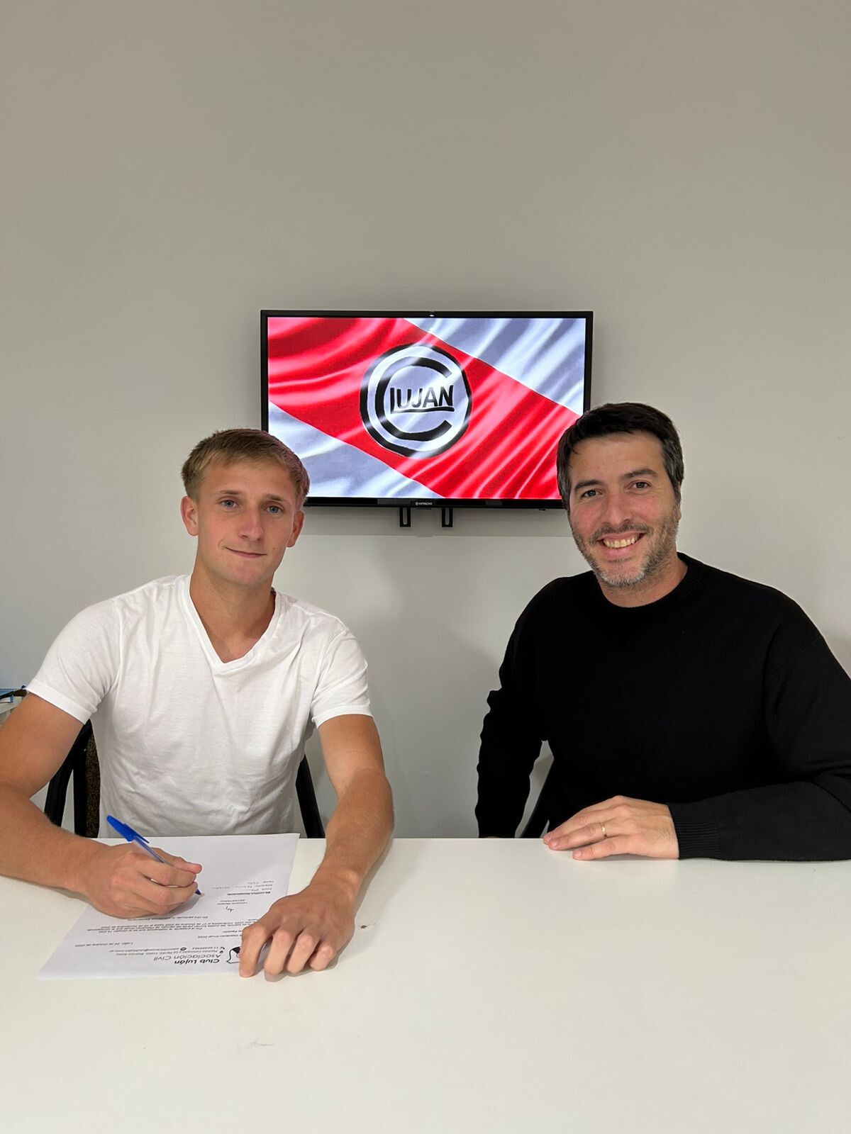 Luján selló dos nuevas renovaciones