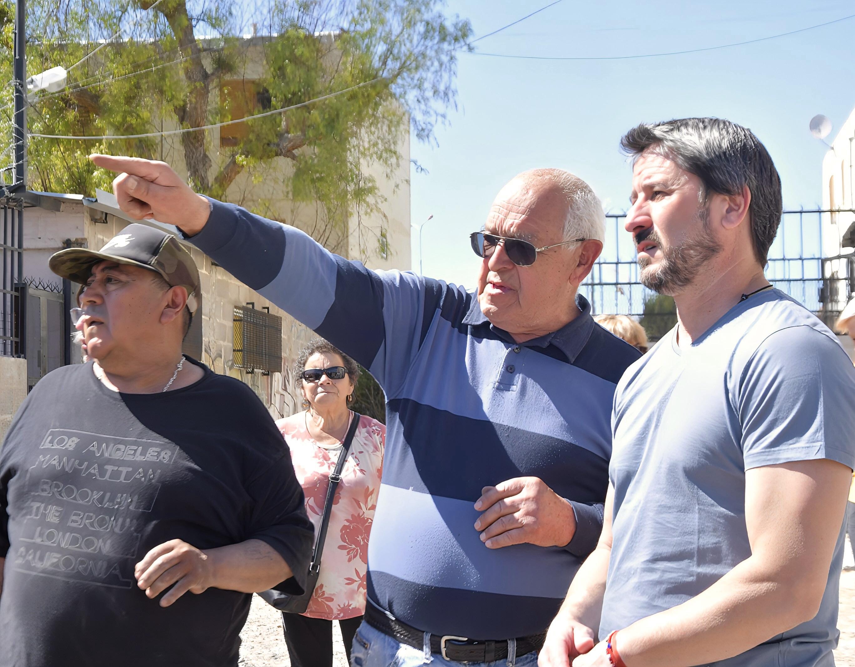 Barrio Constitución: Merino recorrió el sector y dialogó con vecinos para avanzar con mejoras comunitarias