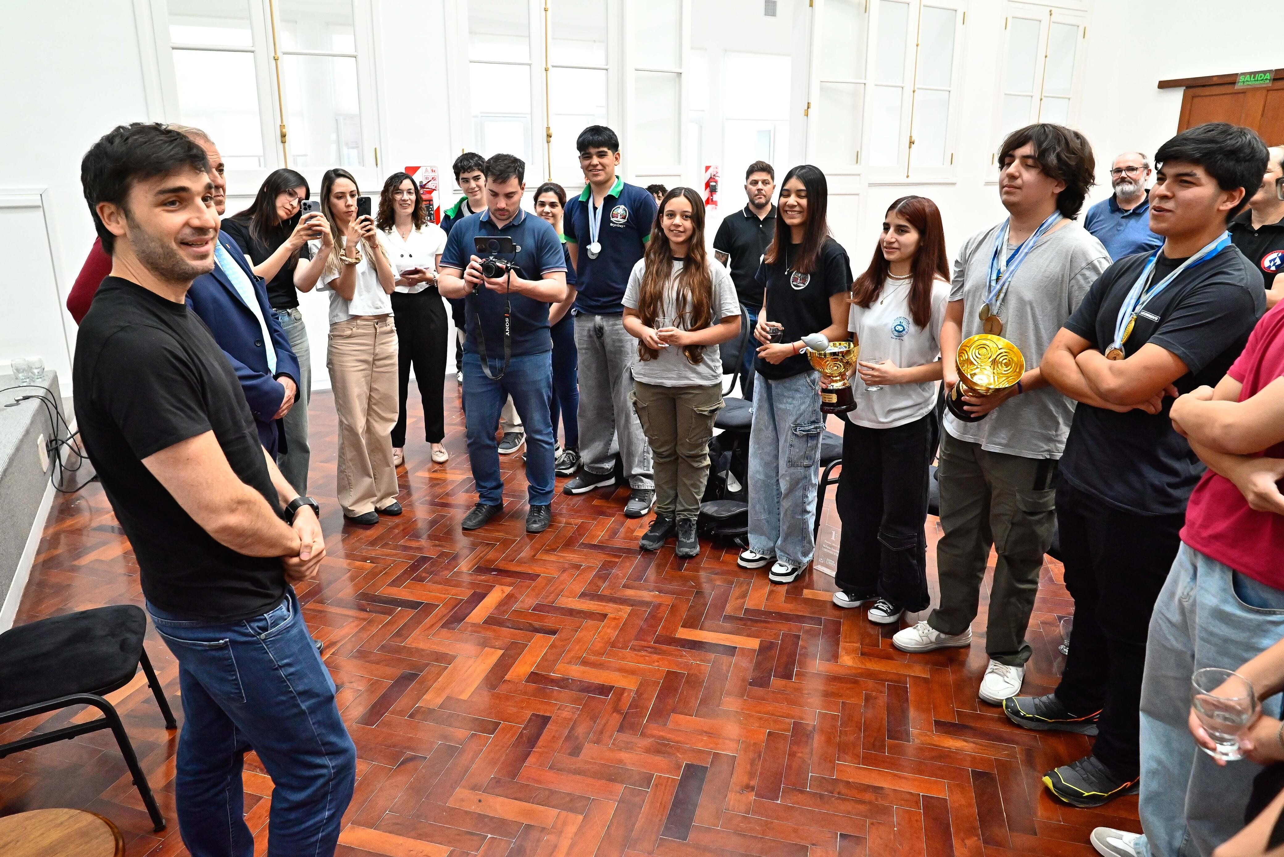 Torres recibió a estudiantes chubutenses que se destacaron en la Final Nacional de la Liga de Robótica