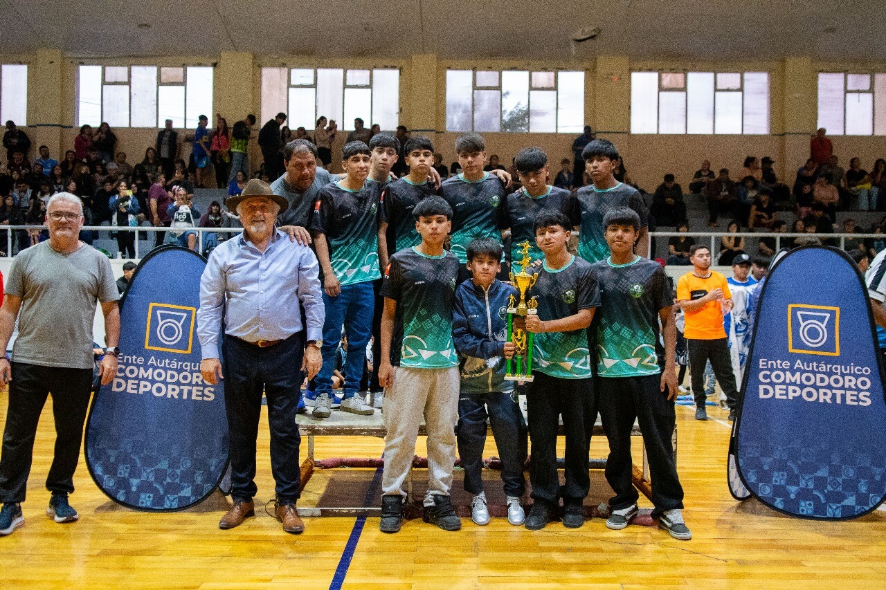 Othar encabezó el acto de cierre de los Juegos Comunitarios 2025