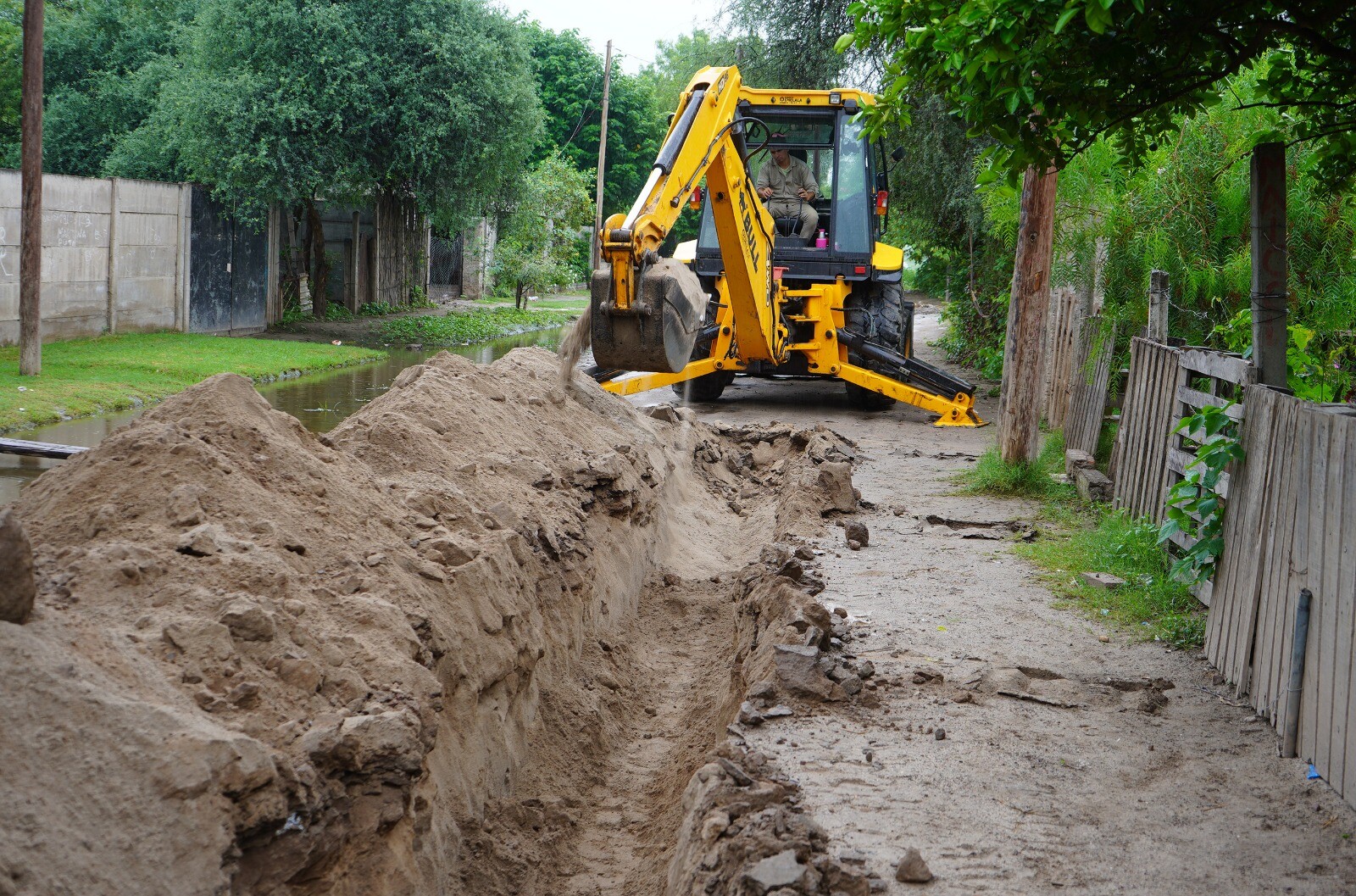 Avanza la obra de extensión de red de agua potable en el barrio San Javier