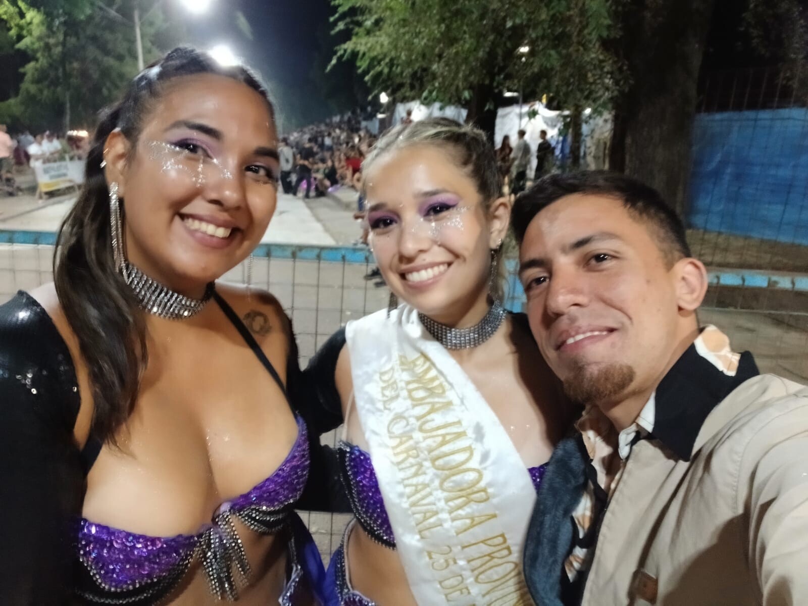 La embajadora provincial del carnaval de 25 de Mayo, Sofia Gotta, destacó el esfuerzo y la pasión de las familias que participan