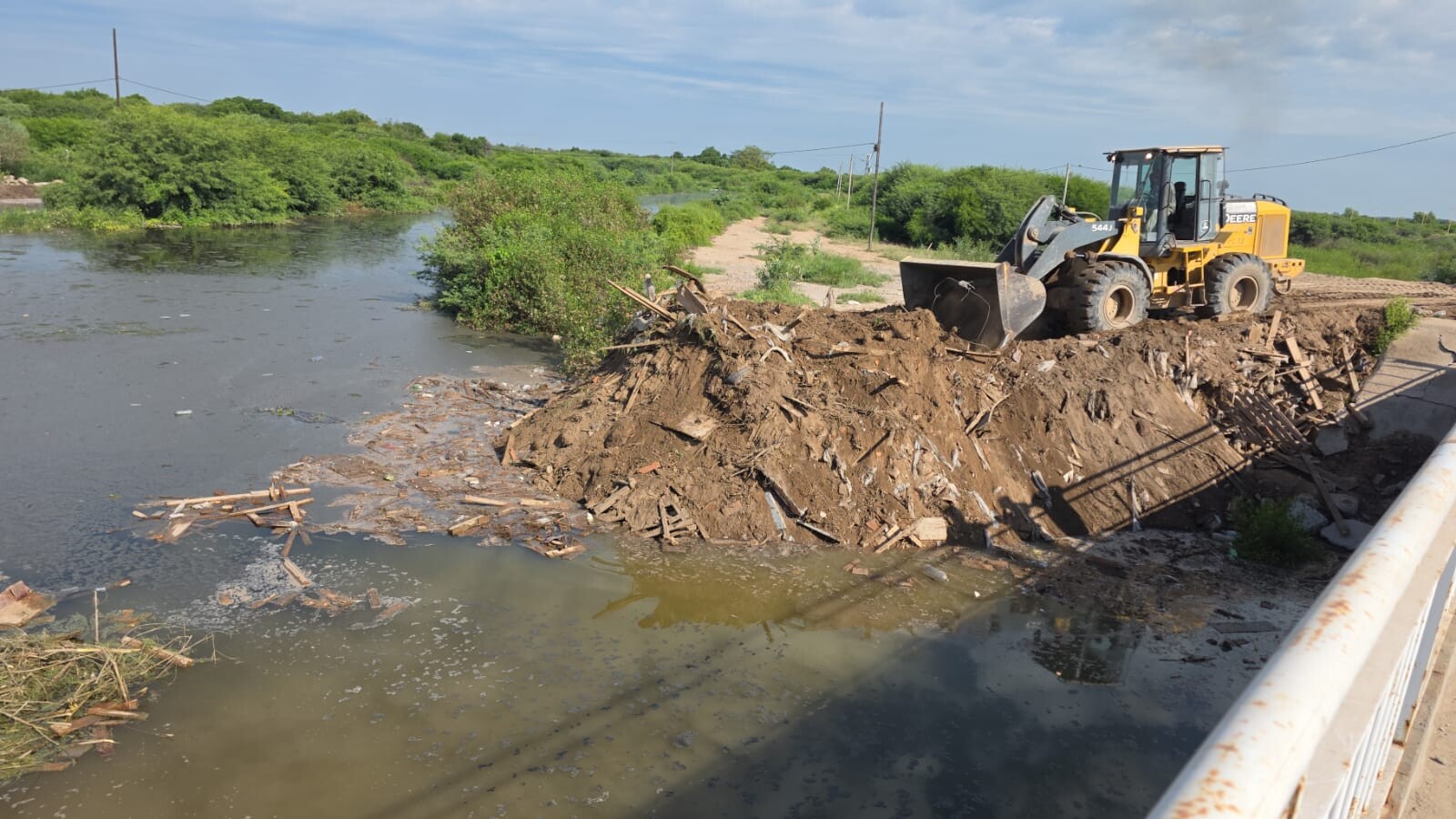 EL GOBIERNO REFORZÓ LAS MEDIDAS DE CONTROL Y PREVENCIÓN POR LA CRECIDA DEL RÍO DULCE Y LAS LLUVIAS EN EL SUDESTE SANTIAGUEÑO EL GOBIERNO REFORZÓ LAS MEDIDAS DE CONTROL Y PREVENCIÓN POR LA CRECIDA DEL RÍO DULCE Y LAS LLUVIAS EN EL SUDESTE SANTIAGUEÑO