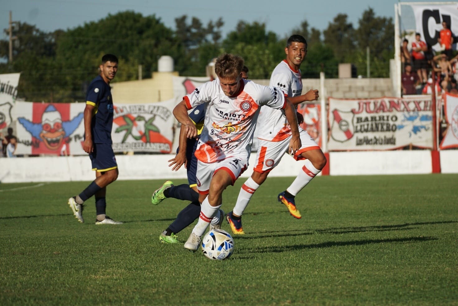 Luján debutó con derrota