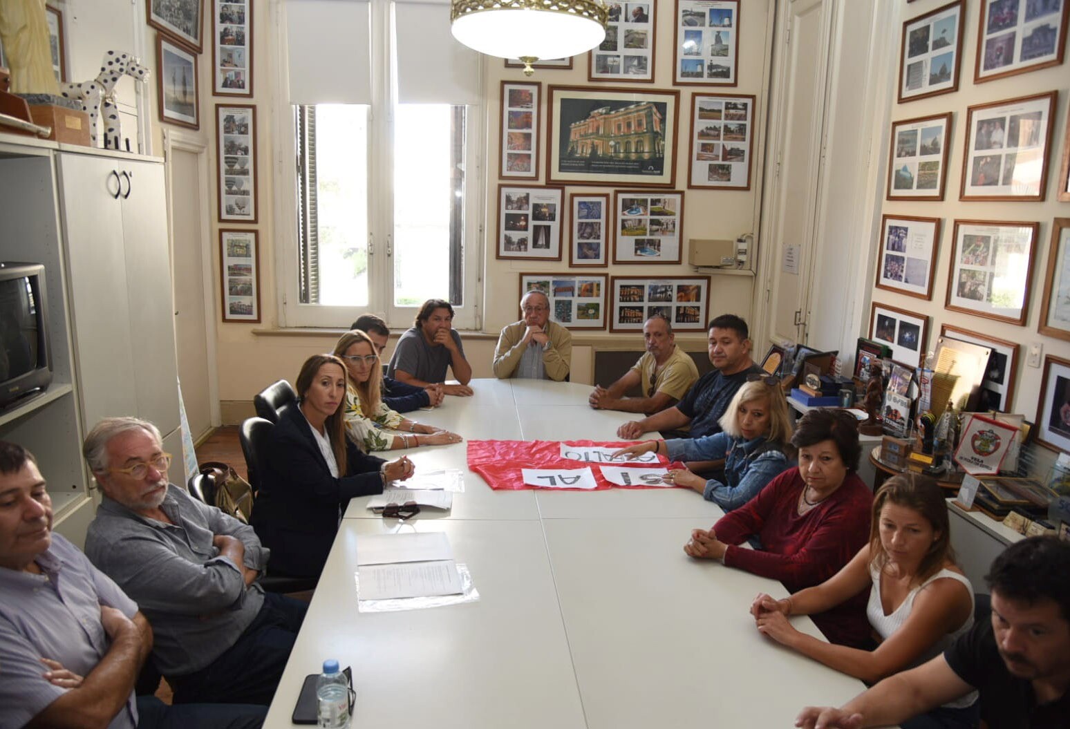 El Intendente recibió a vecinos de calle Sarmiento y respaldó el reclamo por la continuidad de la obra de pavimentación