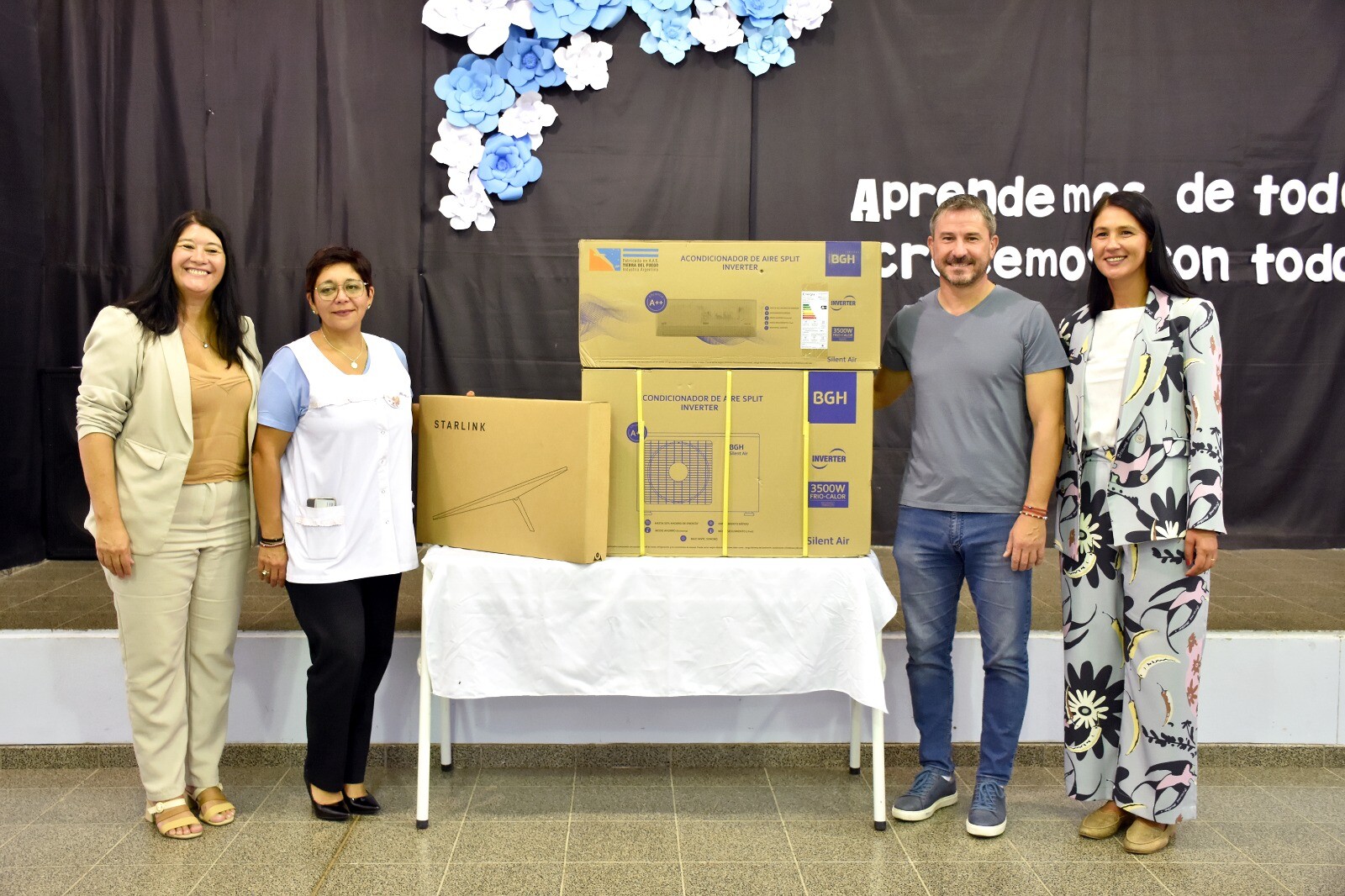 Merino entregó equipamiento a la Escuela 3, para mejorar las condiciones y la conectividad