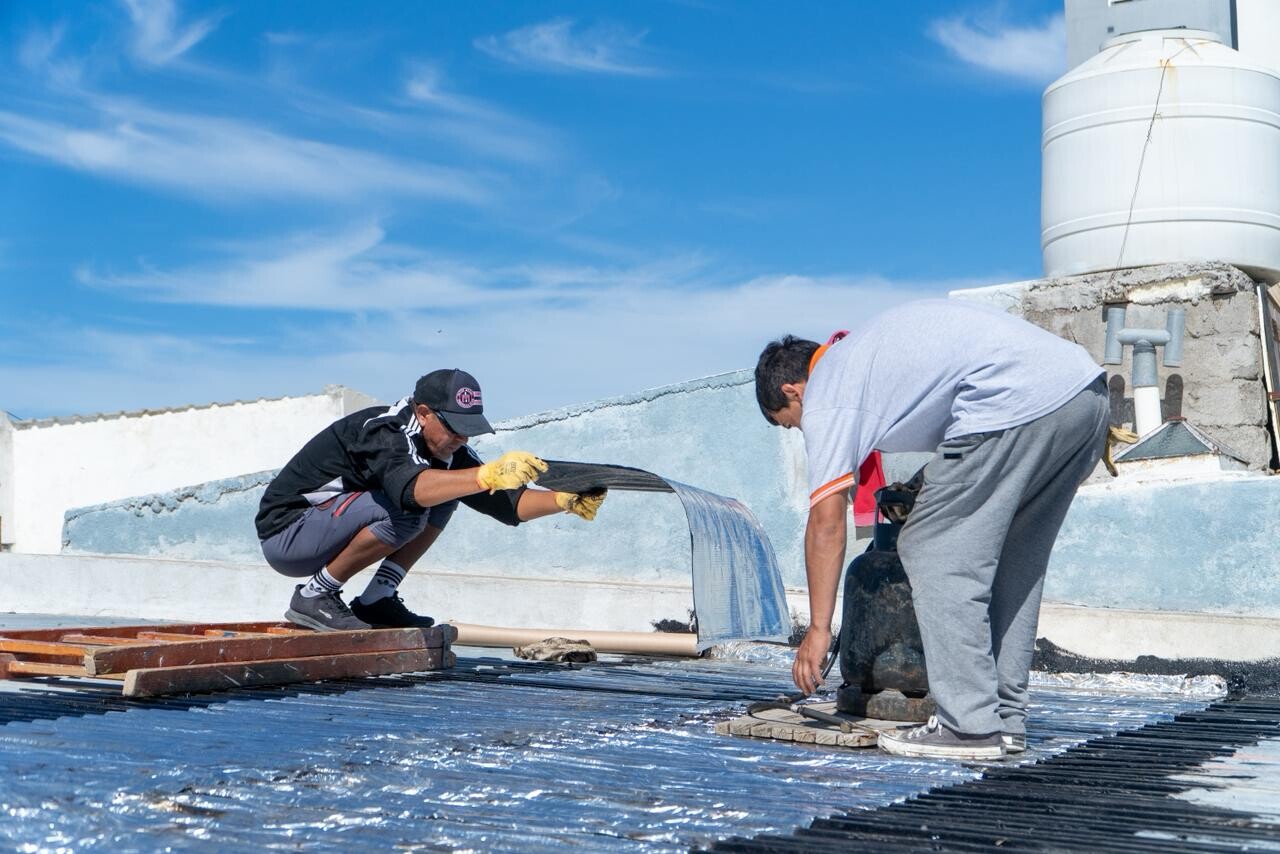 La Municipalidad de Rawson realiza trabajos de mantenimiento en el Centro de Jubilados “Amor y Paz”