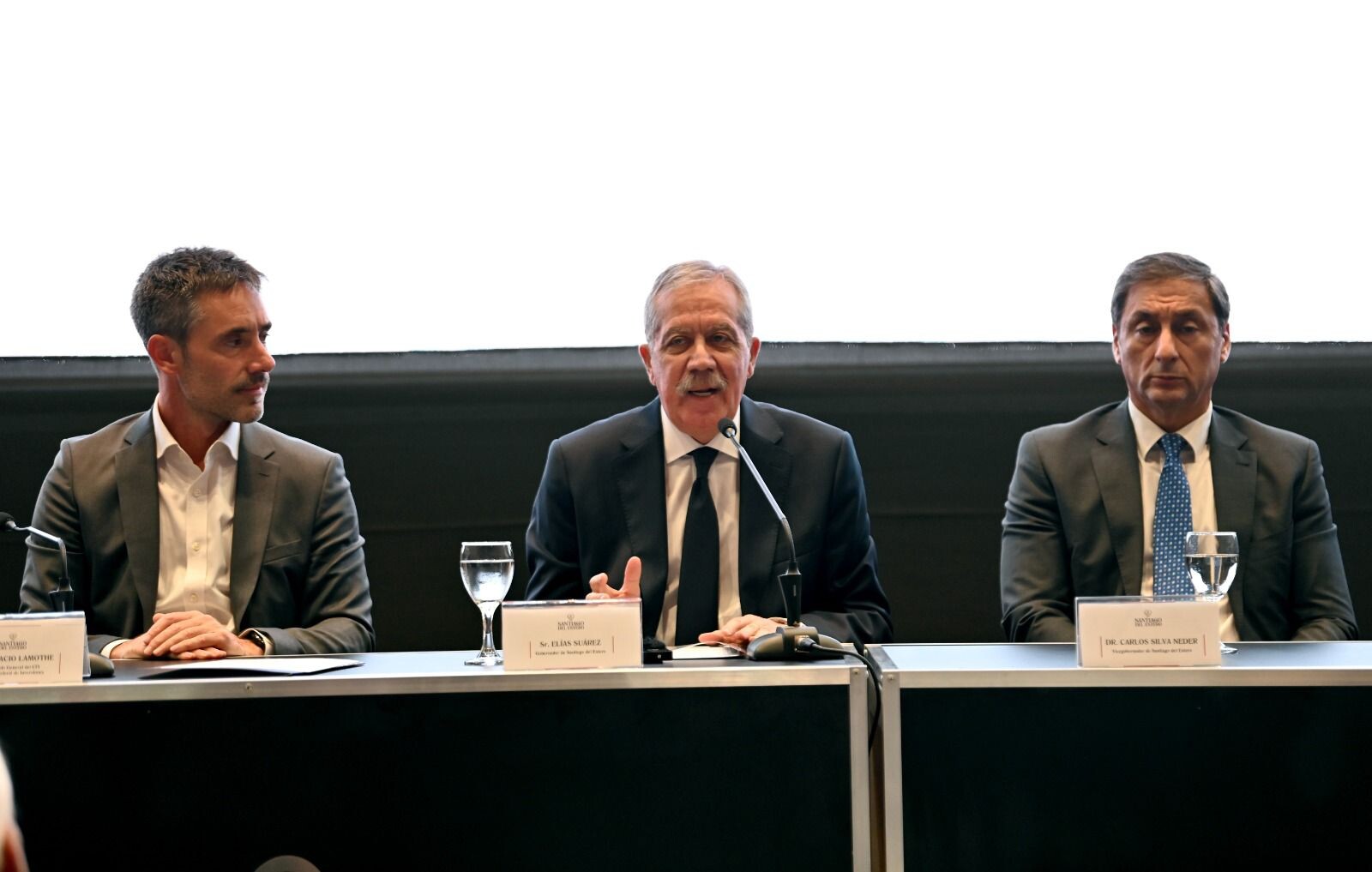 EL GOBERNADOR FIRMÓ CONVENIOS CON EL CFI EN EL MARCO DEL PROGRAMA SANTIAGO CRECE CON VOS