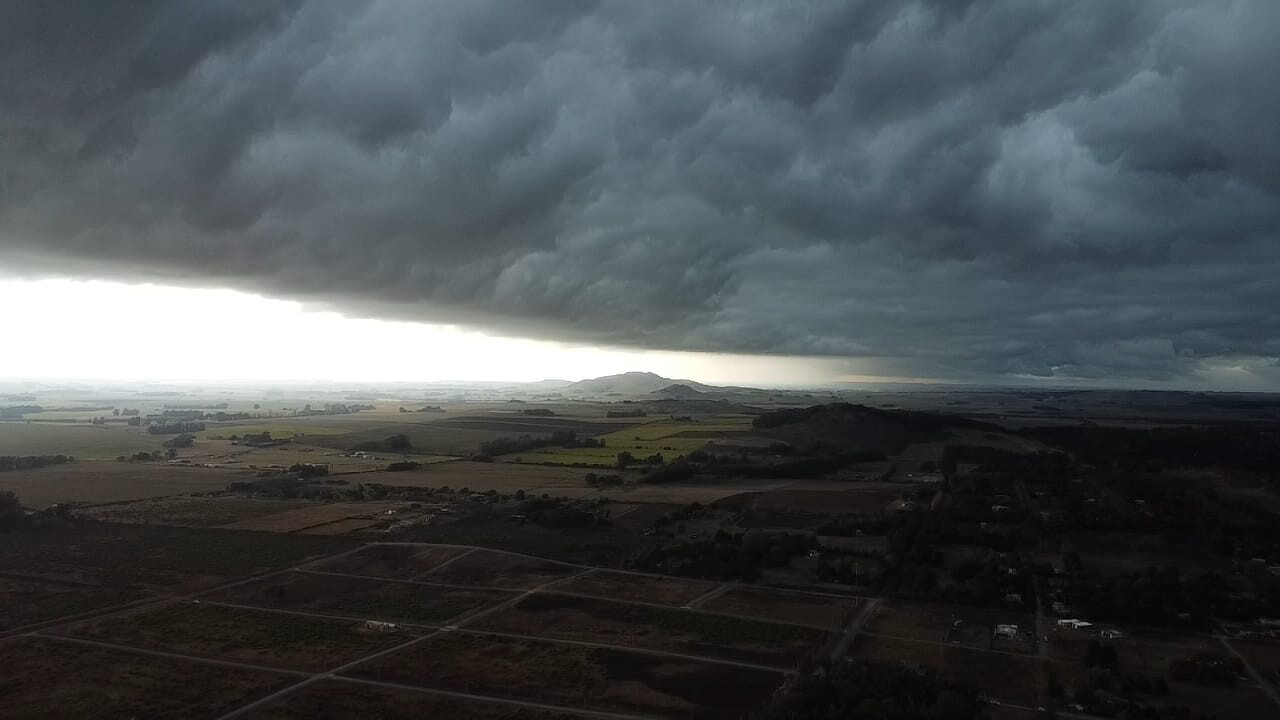 Fuerte tormenta sorprendió a Tandil: había alerta previa y alta probabilidad de lluvias