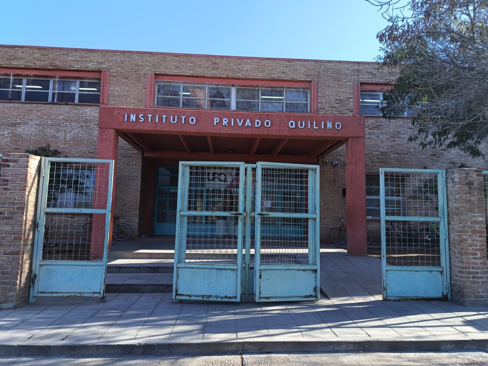 Quilino: identifican al alumno de 16 años que escribió amenazas de tiroteo en un baño del IPEQ