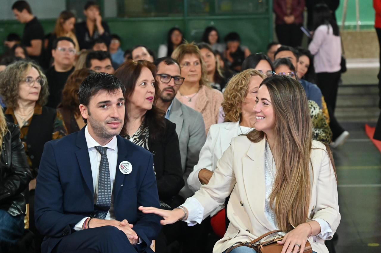 Torres acompañó los festejos por el 50° aniversario de la Escuela 712 y destacó: “Acá fue donde me formé y viví momentos que me marcaron para siempre”