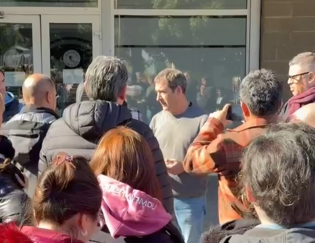 Luque escuchó a los trabajadores del Casino de Esquel en medio de la crisis