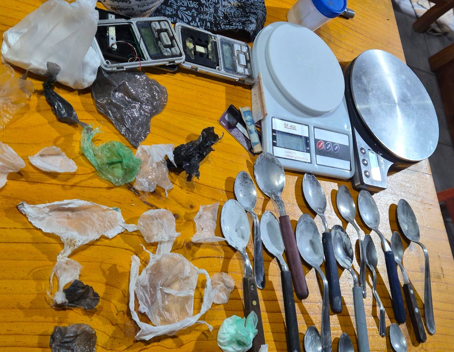 Policía del Chubut realizó importantes allanamientos por narcomenudeo y secuestro de armas en distintos barrios de Comodoro Rivadavia