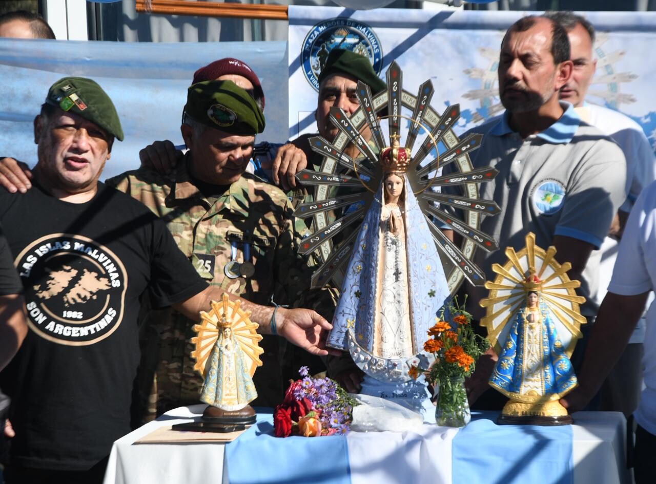 Merino acompañó la llegada de la Virgen Malvinera a Trelew en el marco del 44° aniversario