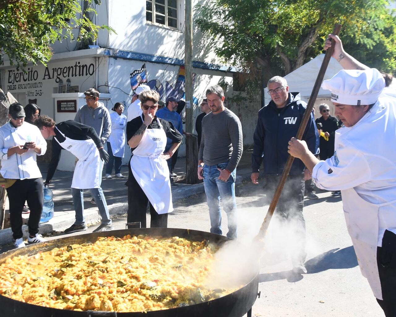 WhatsApp Image 2026-04-03 at 7.03.52 PM.jpeg El Municipio de Trelew acompañó la 8° edición de la Paella Solidaria
