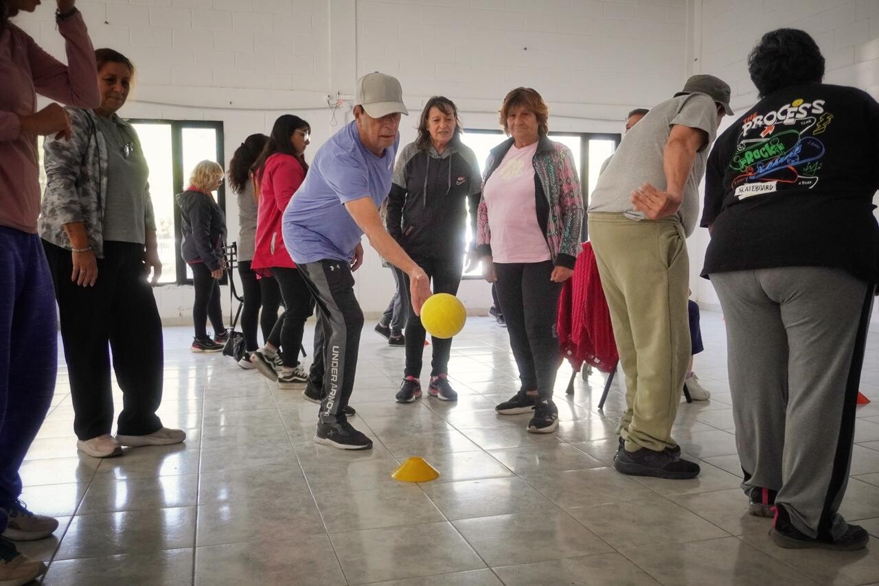 Actividades recreativas y de integración para adultos mayores en una nueva edición de la Colonia Municipal