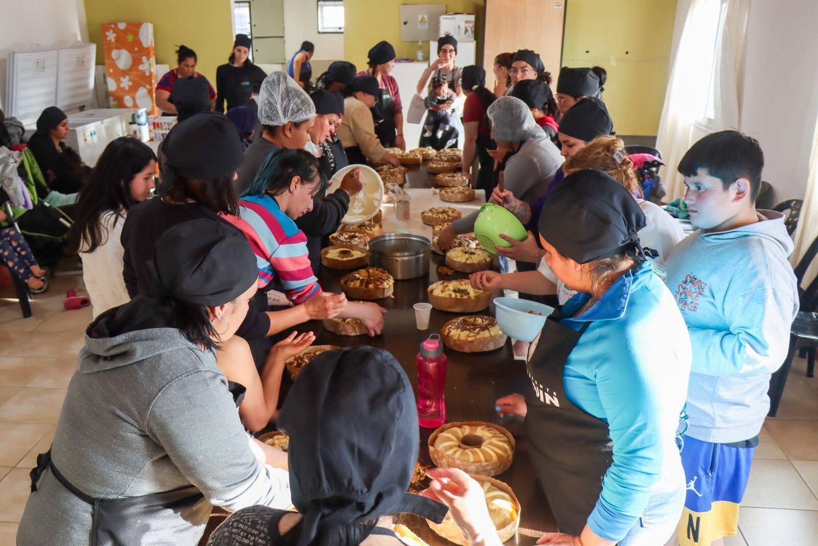 El Municipio de Tolhuin realizó un taller de roscas de Pascua en el marco de Semana Santa