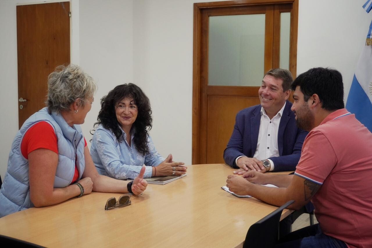 RAWSON: Presentaron ‘GENERASAN’, una red de apoyo y acompañamiento familiar para adultos