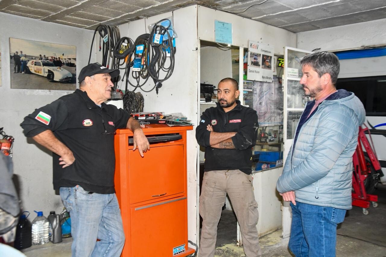 Merino visitó comercios de los barrios Corradi y Democracia