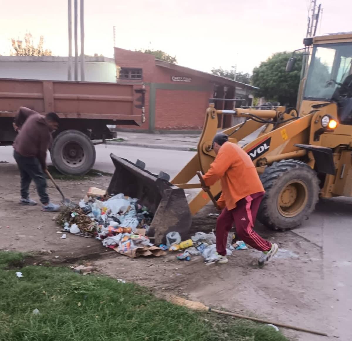 El municipio refuerza su compromiso con la higiene urbana a través de la erradicación de basurales y el descacharreo