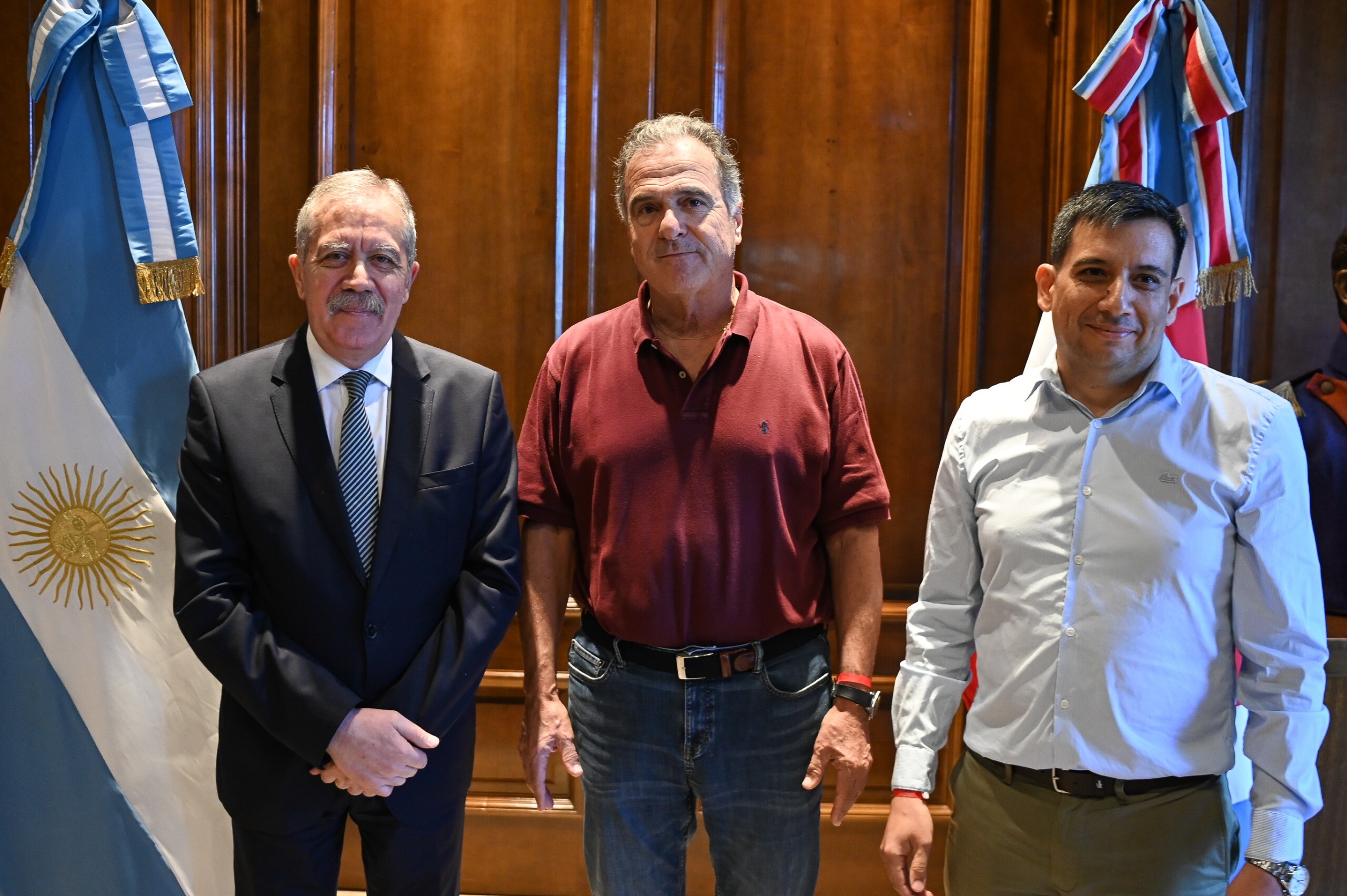 EL GOBERNADOR RECIBIÓ EN CASA DE GOBIERNO A LOS MÁS PRESTIGIOSOS CIRUJANOS DE LA ARGENTINA