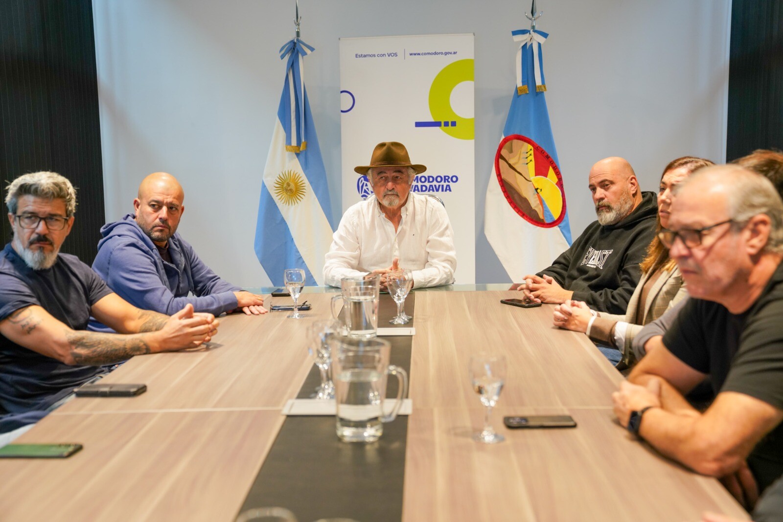 Othar se reunió con vecinos y Camuzzi por la red de gas afectada por el cerro Hermitte