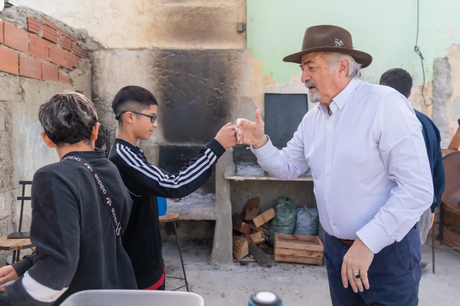 El intendente acompañó en La Esquina la concreción del proyecto de fogones