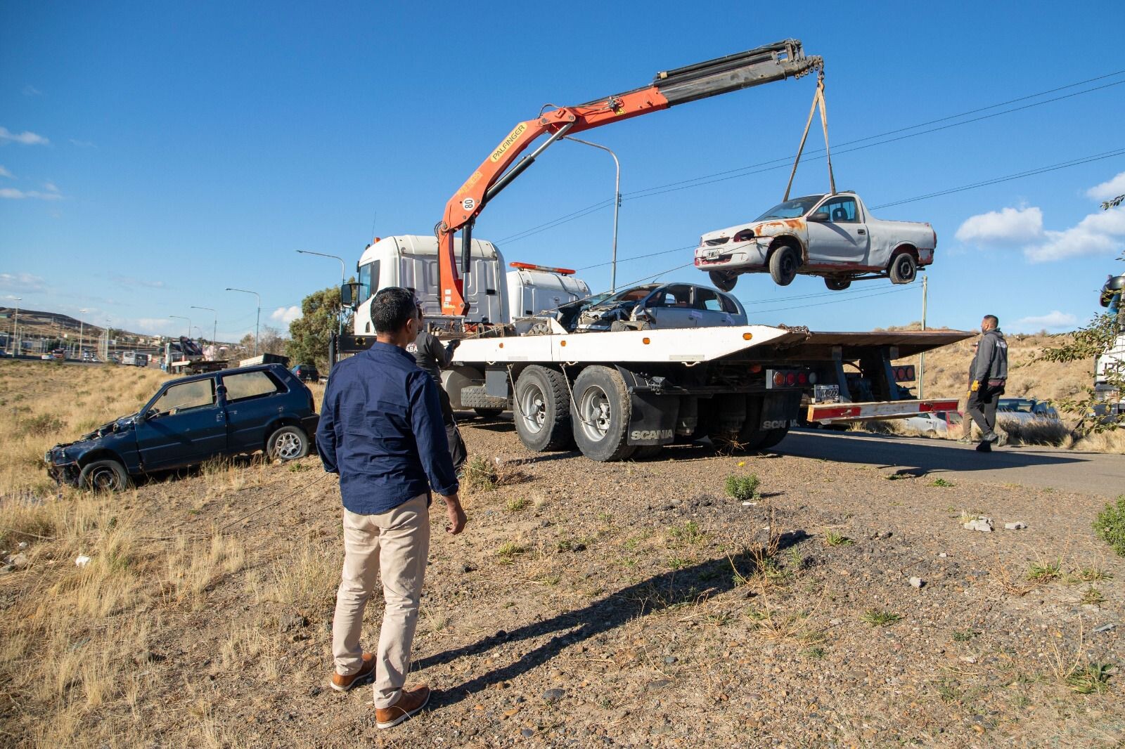 El Municipio continúa el operativo conjunto de remoción de vehículos secuestrados en Ruta 3 y 26