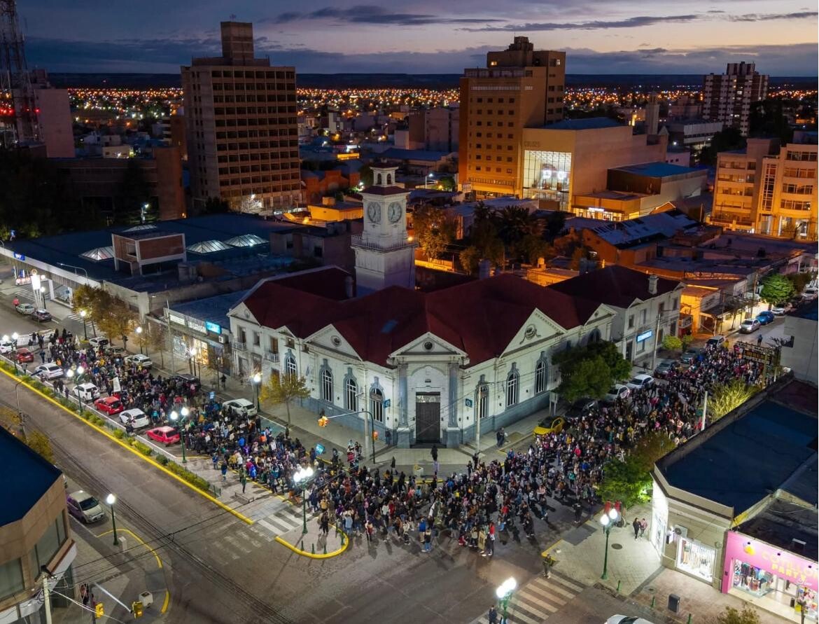 CHUBUT: DOCENTES EN LA CALLE Y UN GOBIERNO QUE SIGUE SIN ESCUCHAR