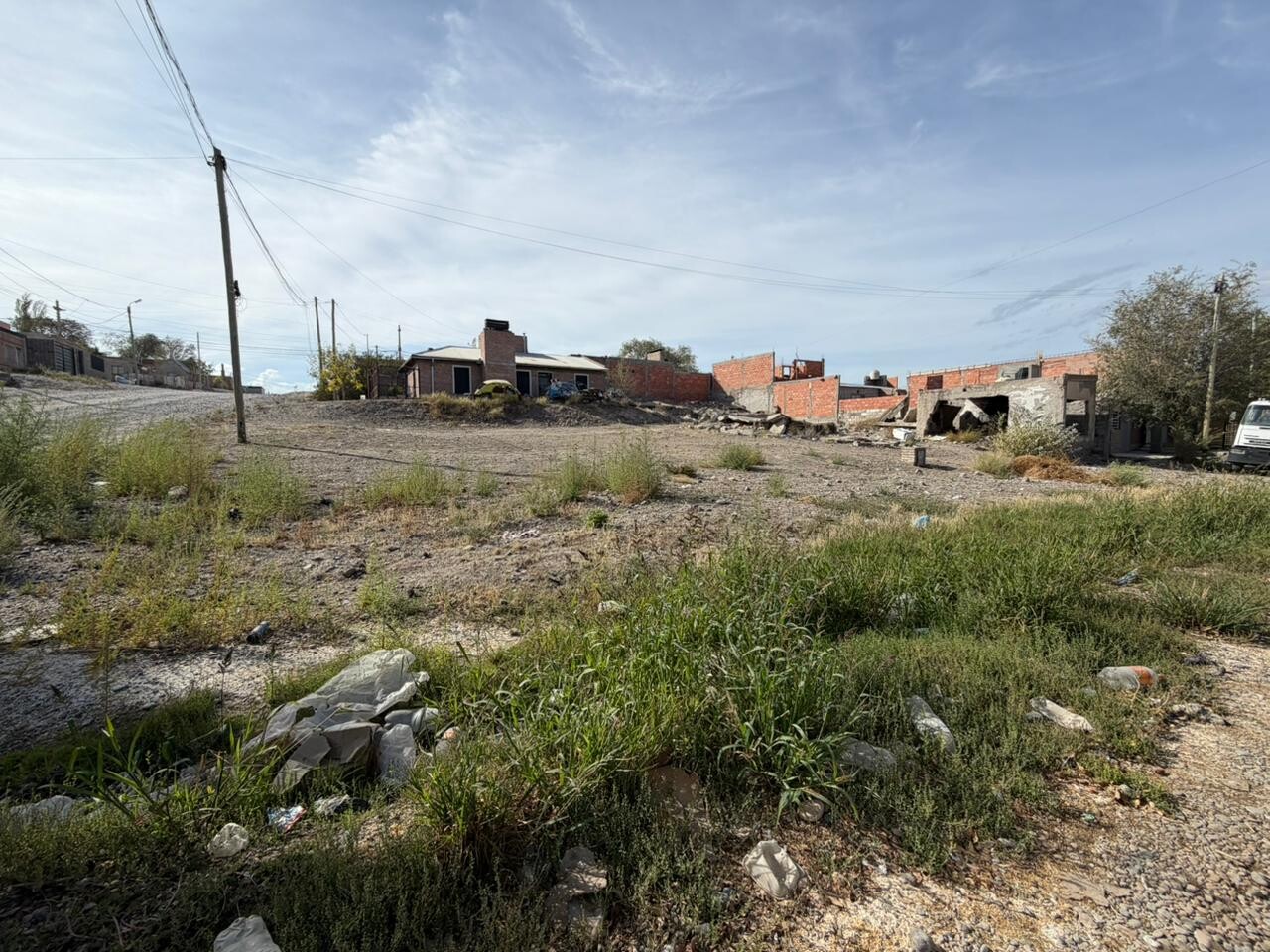 El Municipio de Trelew realizó más de 100 infracciones por terrenos baldíos abandonados y advierte demoras en el Tribunal de Faltas
