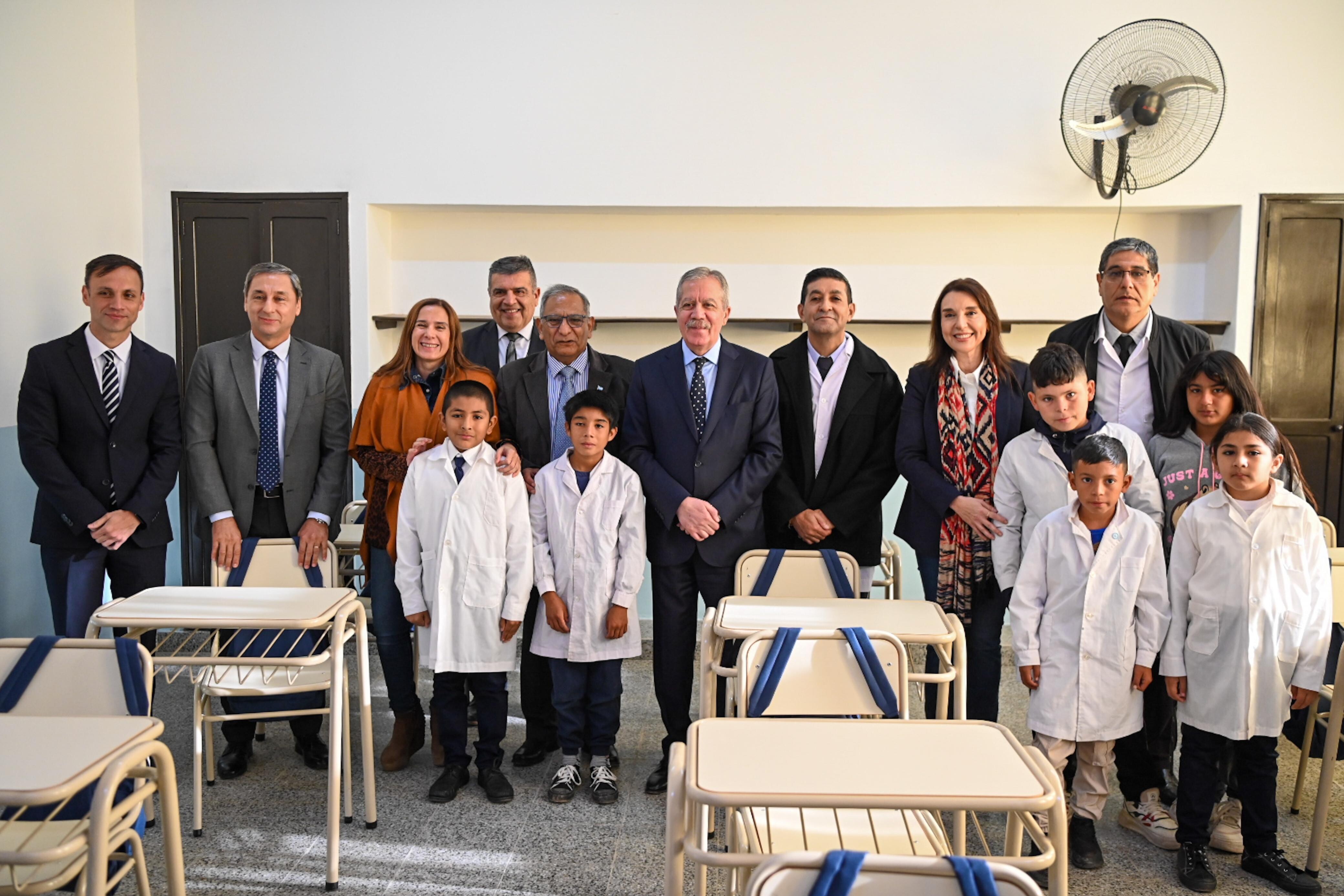 EL GOBERNADOR INAUGURÓ OBRAS EN LA ESCUELA N° 490 Y EN EL JARDÍN DE INFANTES ANEXO DE PUESTO DE SUÁREZ