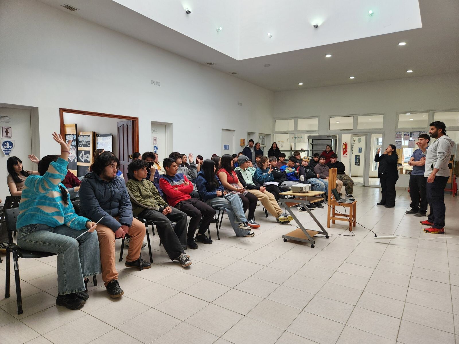Tolhuin fortalece el turismo desde la educación con charlas y una visita a las Termas