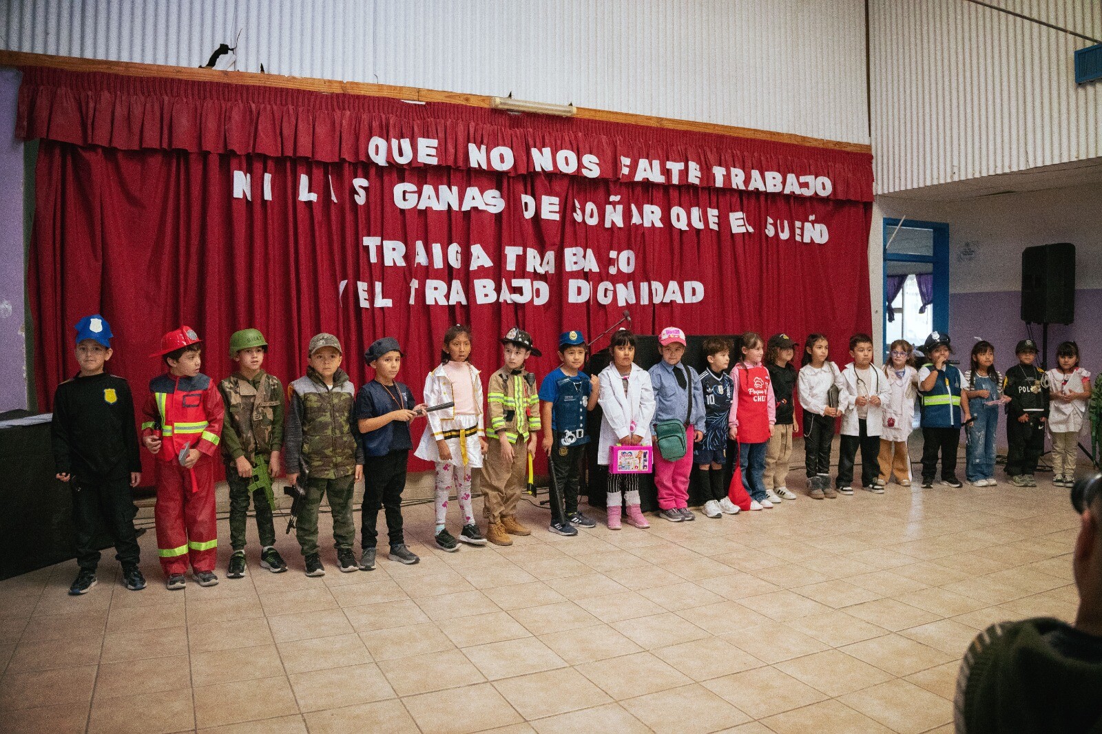 La Municipalidad de Rawson acompaño el acto de reconocimiento por el Dia del Trabajador en la Escuela N°47