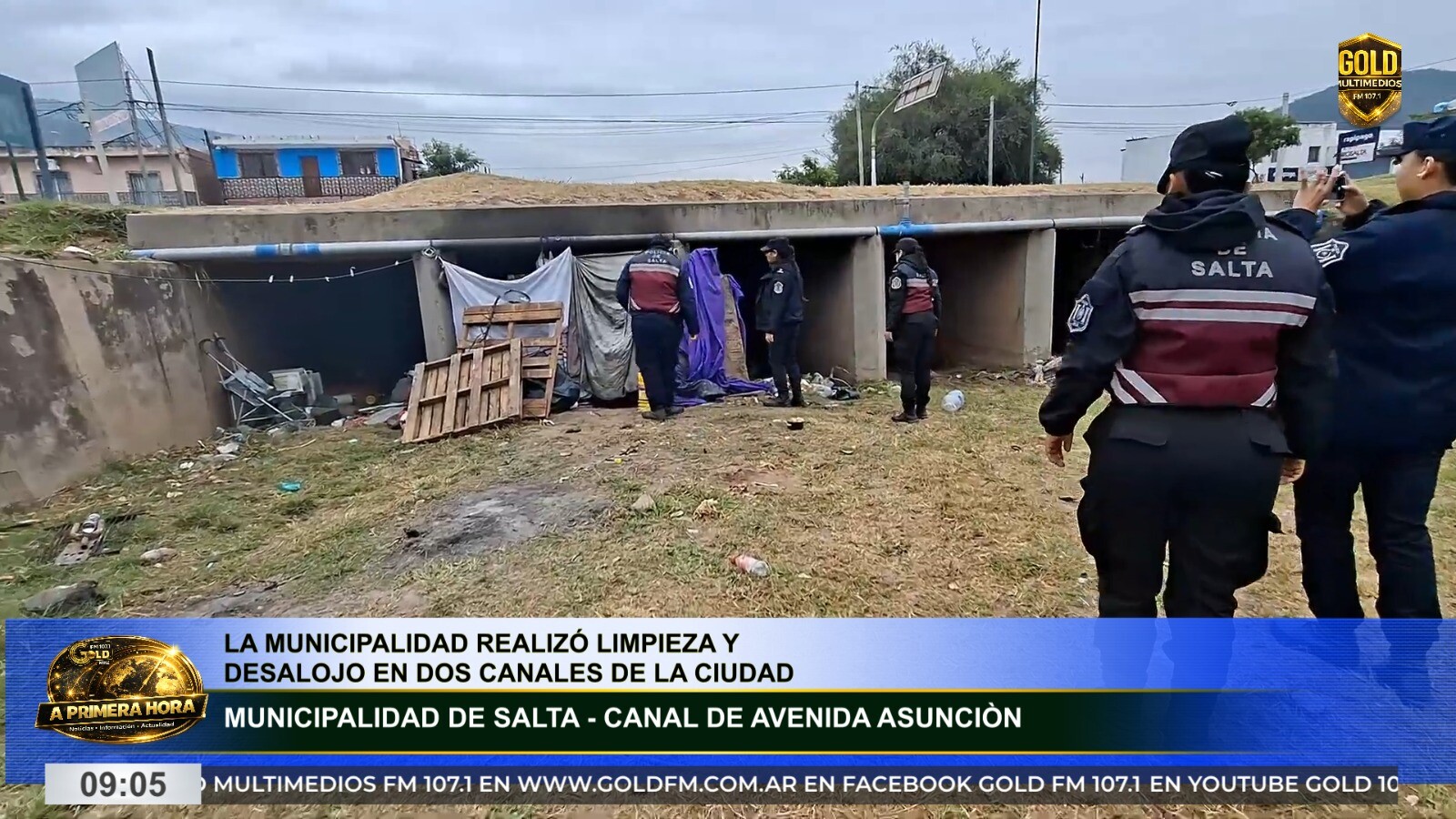 LA MUNICIPALIDAD REALIZÓ LIMPIEZA Y DESALOJO EN DOS CANALES DE LA CIUDAD PARA PREVENIR MICROBASURALES E INSEGURIDAD