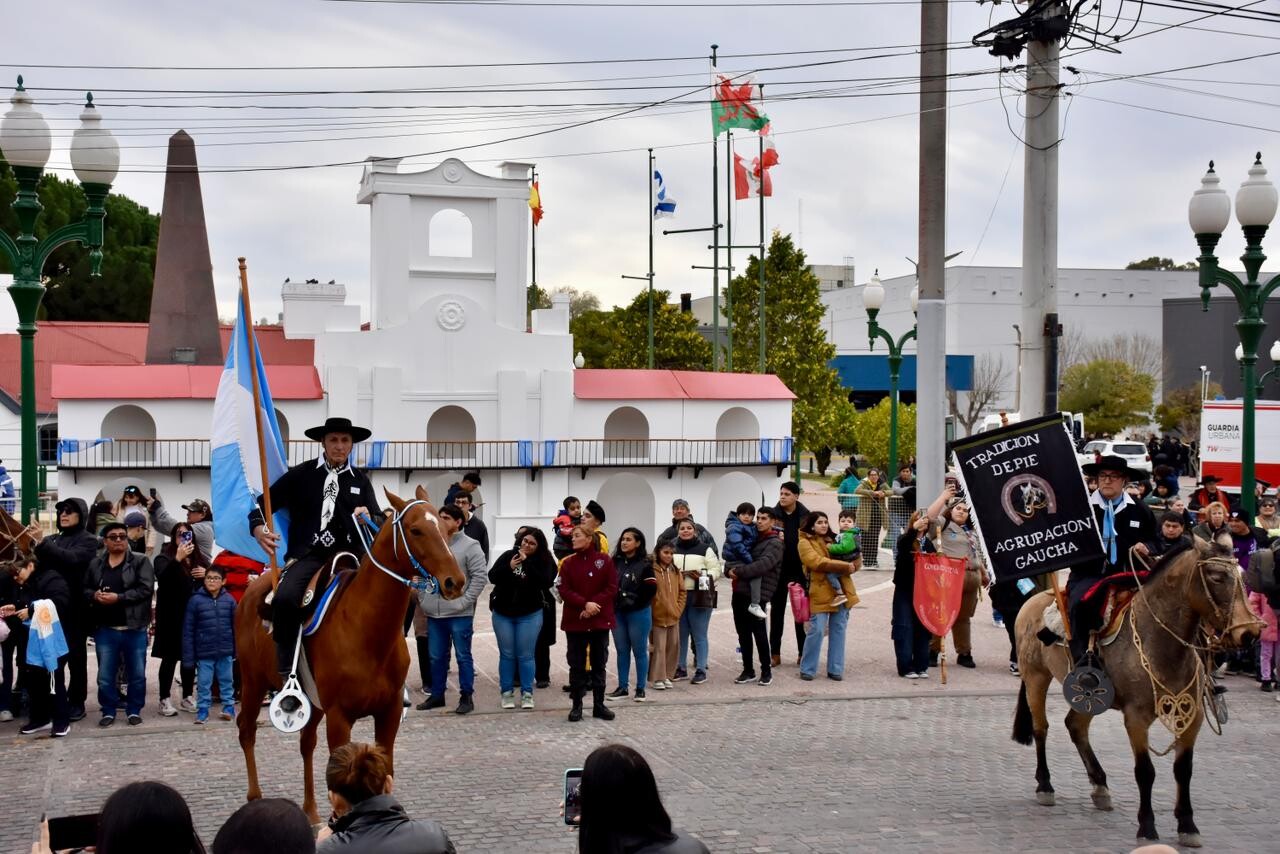 Trelew festeja el 25 de Mayo con un nuevo desfile cívico militar