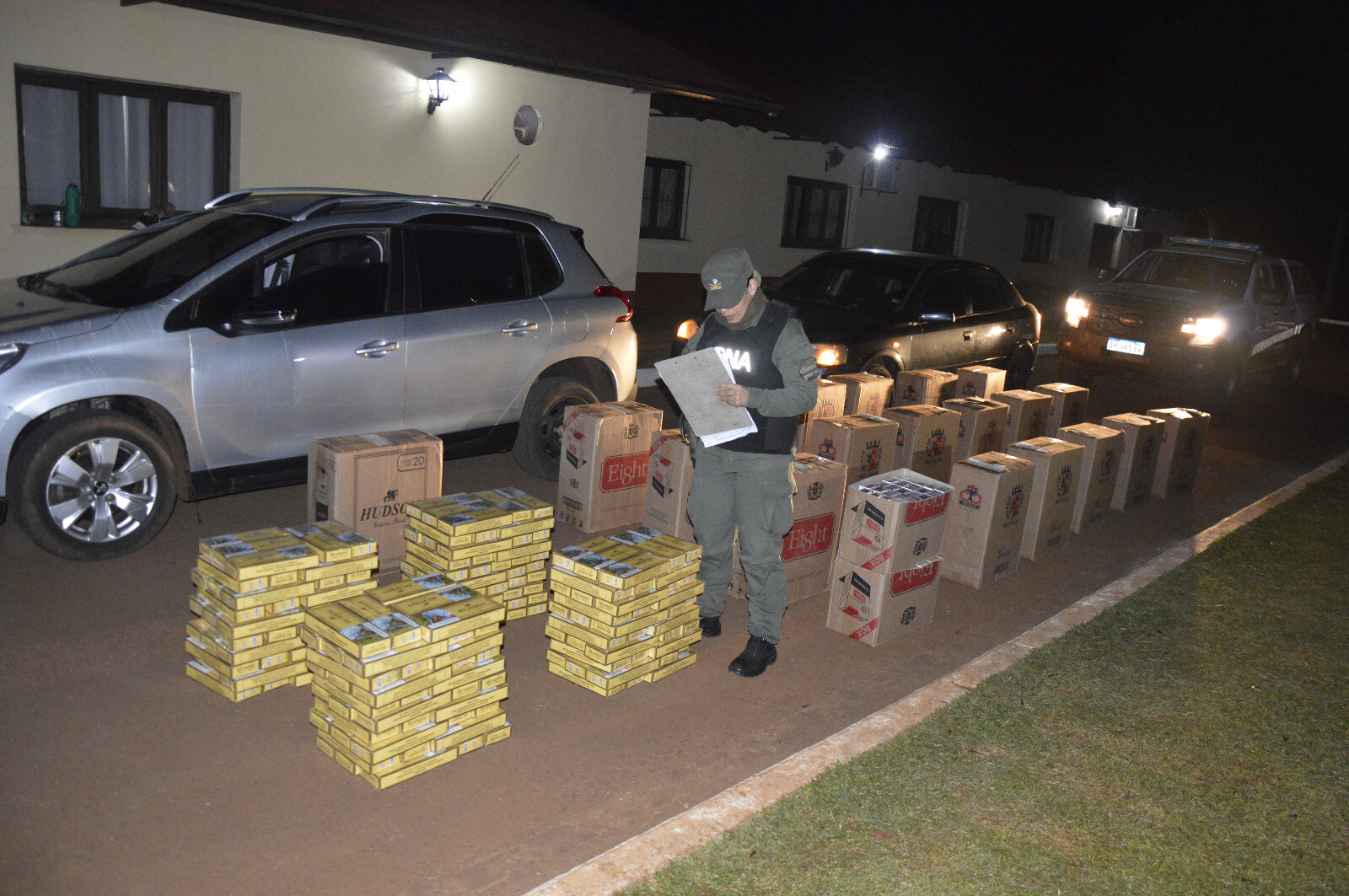 POZO AZUL: Gendarmería secuestró 23 mil paquetes de cigarrillos