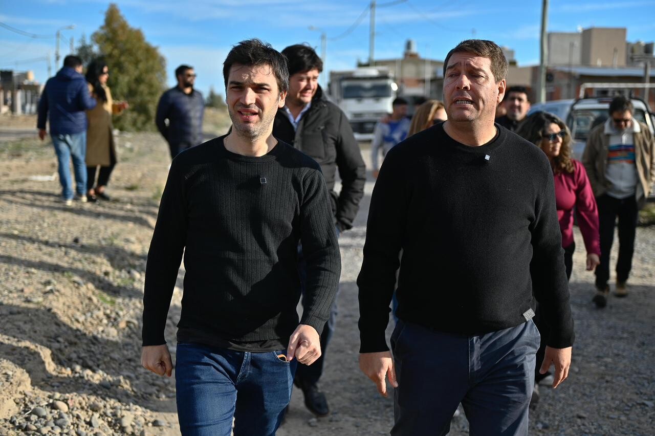 Torres y Biss recorrieron el inicio de la obra que llevará gas a más de 700 familias de Rawson