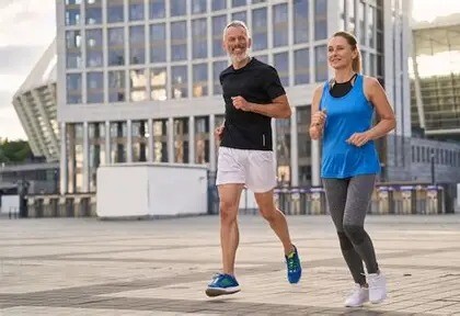 Ni caminata, ni gimnasio, ni bicicleta: el ejercicio definitorio para cuidar el corazón y mejorar la circulación