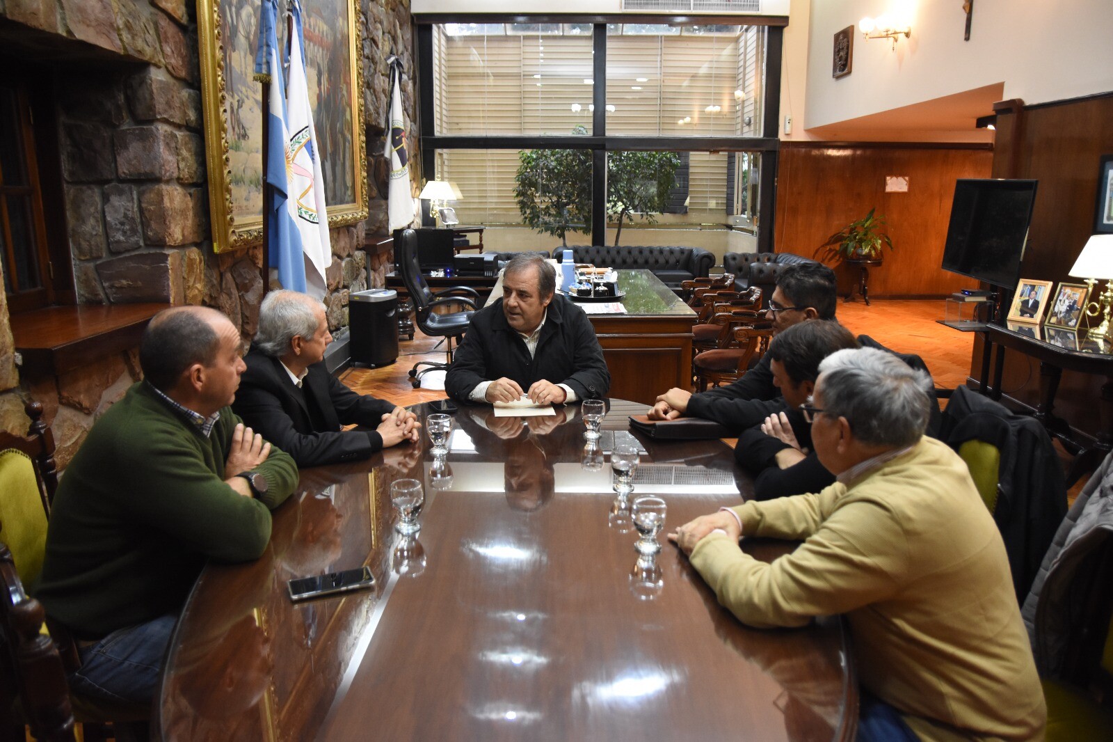 El vicegobernador Alberto Bernis recibió a dirigentes de la Cámara del Tabaco